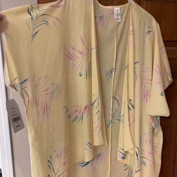 Dress Up BNWT small light yellow long kimono with light pink and green leaves - Picture 2 of 5